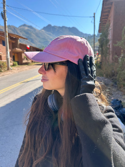 GORRA DE 100% ALGODÓN • ACID WASH • ROSA