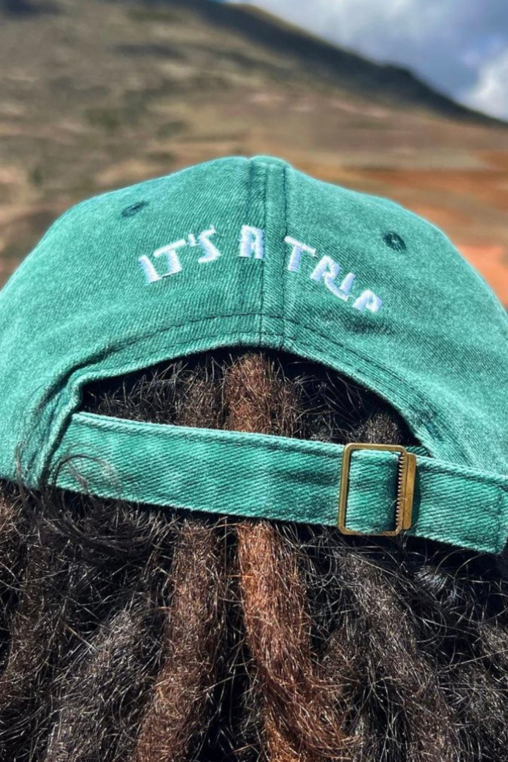 GORRA DE 100% ALGODÓN • ACID WASH • VERDE